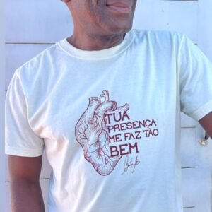 Camiseta Cintia Alves Tua Presença Me Faz Tão Bem